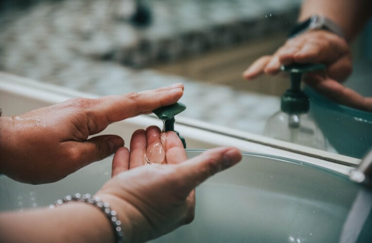 Co warto wiedzieć o mydłach w płynie – tych naturalnych i nie tylko